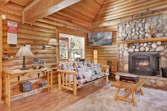 2455-Binky's Mountain Hideaway - Image 3