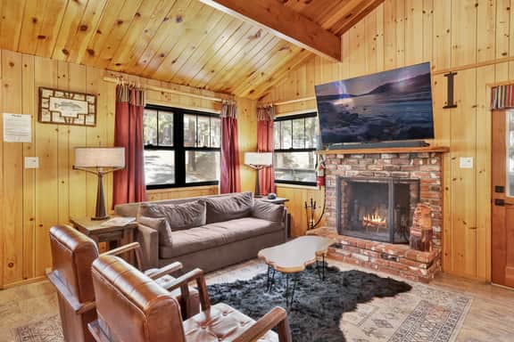 2464-Bruin Chalet - Image 3