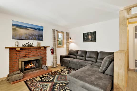 2559- Sugar Bear Chalet - Image 4