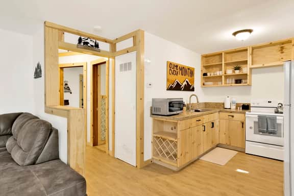 2559- Sugar Bear Chalet - Image 3