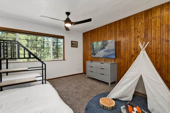 2568 - The Fox Den - Image 3