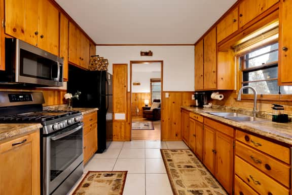 564-Quiet Cabin - Image 5