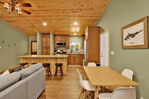357-Country Club Cabin - Image 5