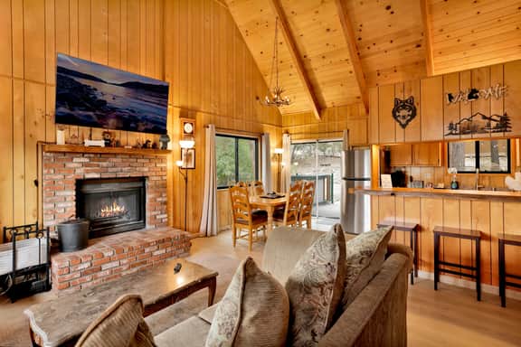 2585-Lakeview Pines Log Cabin - Image 4