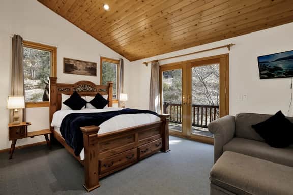 2597-The Village Timber Lodge - Image 5