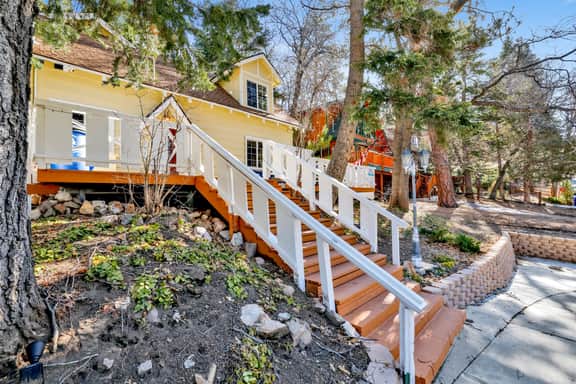2656- Cottage at ToMolly's - Image 5