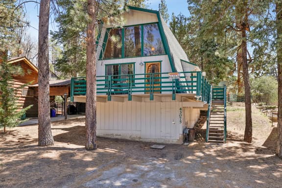 1574-Three Bears Cabin - Image 1