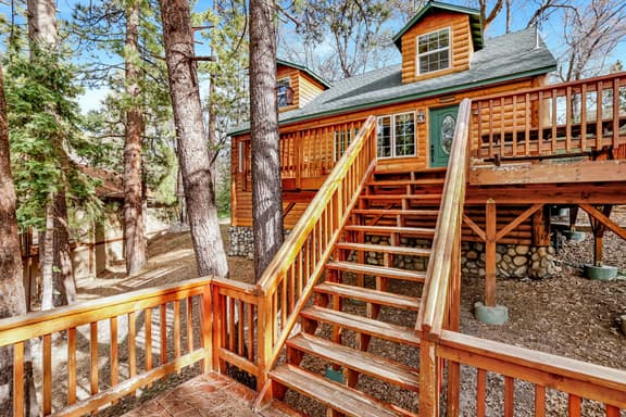 537-Nine Pines Lodge - Image 1
