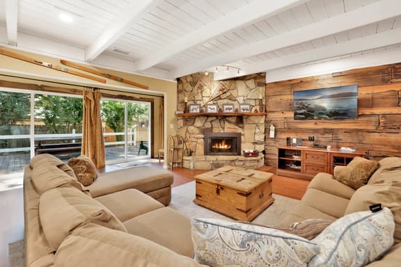 1651-Cozy up to Summit - Image 1