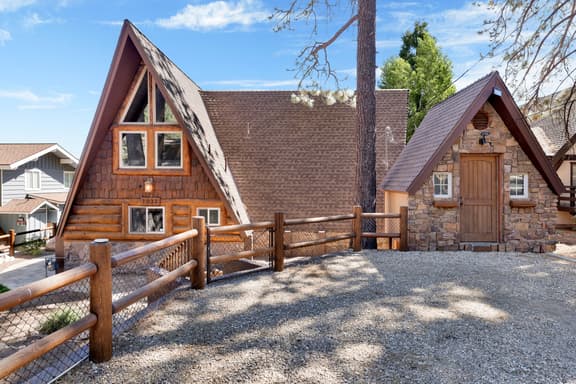 2152-Big Bear Den - Image 1
