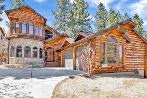2202-Wolf Creek Castle - Image 1