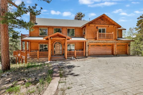 2261-Cozy Lakeview Hideaway - Image 1