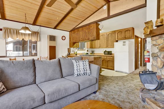 2275-Bearadise Cottage - Image 1