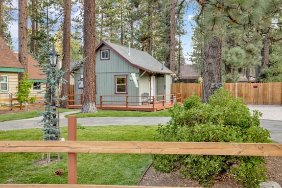 2315-Beary Cozy Cabin - Image 1