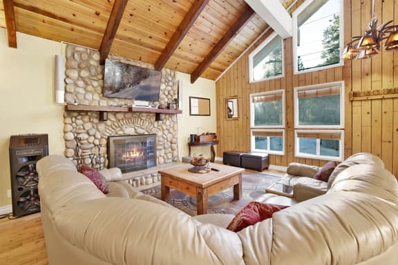 2384-The Cozy Castle - Image 1