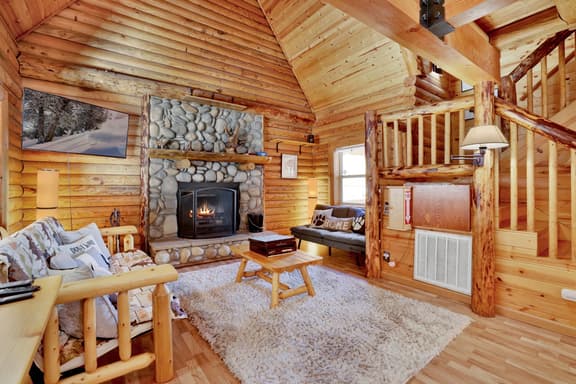2455-Binky's Mountain Hideaway - Image 1