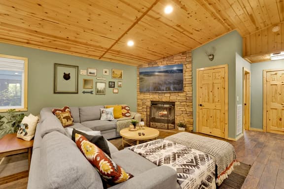 357-Country Club Cabin - Image 1