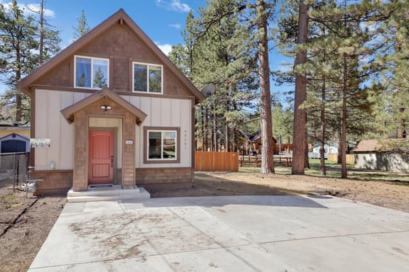 2612- Ursa Major Lodge - Image 1