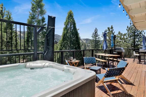 2654- Canyon Crest Ski View Chalet - Image 1